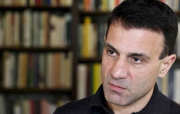 Όχι μόνο ιδρύει φορέα ο Λαπαβίτσας, βάζει και όρους για τον Βαρουφάκη