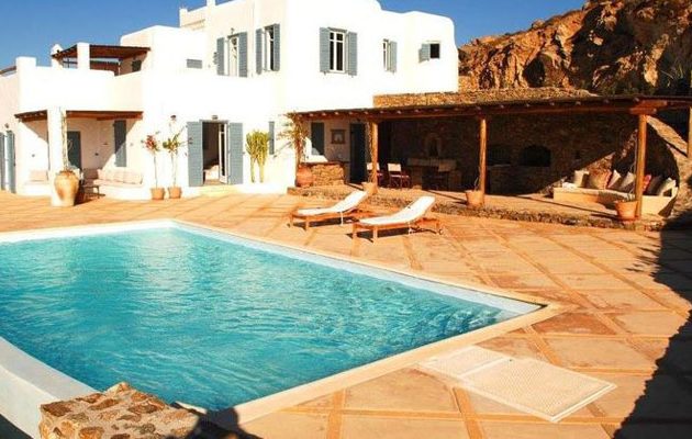 Έσοδα 1 δισ. ευρώ από τις άδειες διαμονής σε επενδυτές ακινήτων