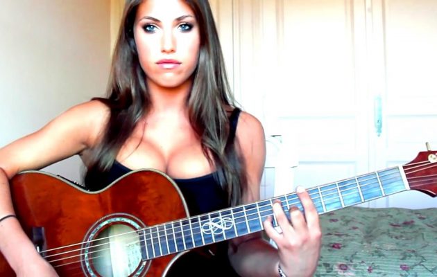 Τζες Γκρίνμπεργκ: Το “τούμπανο” που ξεπατώνει την κιθάρα σαν άντρας (βίντεο)