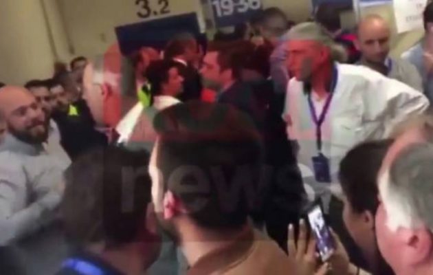 “Μαγαζί το κάνατε”, βαριές κατηγορίες από σύνεδρους για τις πρακτικές Μητσοτάκη