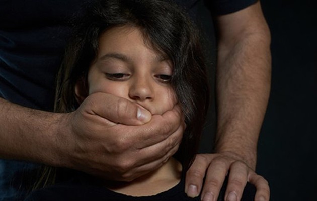 Πετράλωνα: 10 άτομα σε δίκη για τα όργια παιδεραστών και τους βιασμούς των δύο αδελφιών