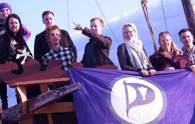 Σαρώνει το Κόμμα των Πειρατών στην Ισλανδία – Πρώτο στις δημοσκοπήσεις