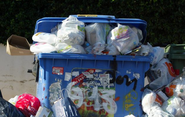 Έναν μικρό θησαυρό βρήκαν στα σκουπίδια εργαζόμενοι ανακύκλωσης στην Κρήτη