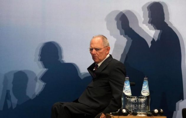 Το ζήσαμε και αυτό: Ο Σόιμπλε απομονωμένος στο Eurogroup για την Ελλάδα