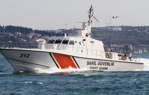 Tούρκοι απείλησαν να συλλάβουν Έλληνα ψαρά στις Οινούσσες