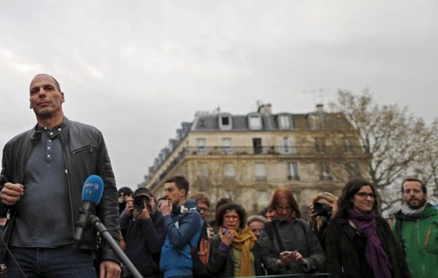 Διαδήλωσε (και αποθεώθηκε) κατά του Ολάντ ο Βαρουφάκης στο Παρίσι