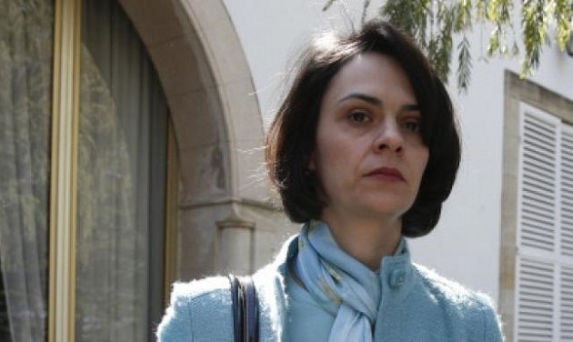 Εκνευρισμένοι και οι θεσμοί, σφυροκοπούν τη Ντέλια στο Χίλτον (βίντεο)