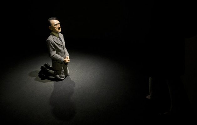 17,2 εκατομμύρια δολάρια πουλήθηκε το άγαλμα του γονατισμένου Χίτλερ