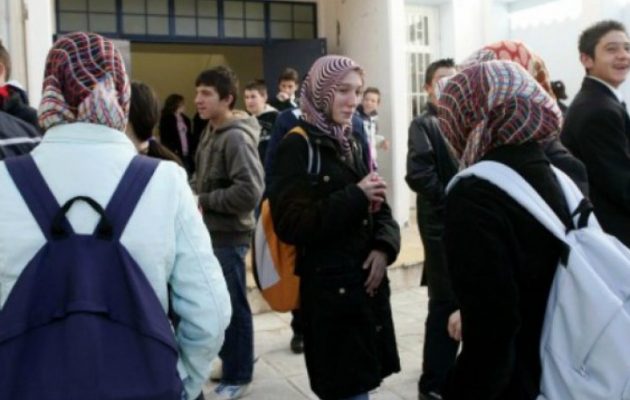 Η Ελβετία βάζει πρόστιμα σε μουσουλμάνους μαθητές που δεν χαιρετούν δια χειραψίας