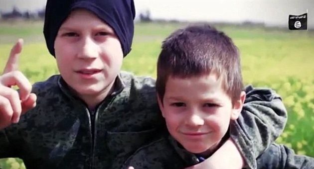 Νέο βίντεο – σοκ: Ανήλικοι τζιχαντιστές του ISIS εκτέλεσαν ομήρους