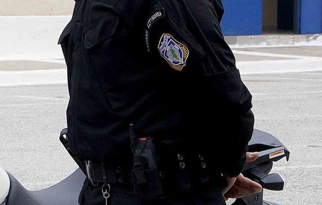 Χαροπαλεύει αστυνομικός που αυτοπυροβολήθηκε μέσα στην Τροχαία Αθηνών