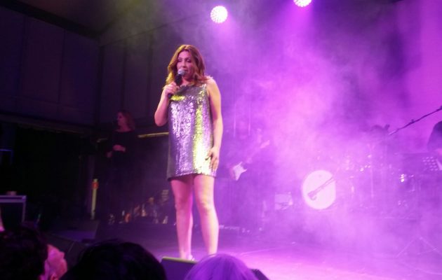 Σούπερ σέξι η Παπαρίζου ξεσήκωσε κόσμο στο πάρτι της Eurovision (βίντεο)