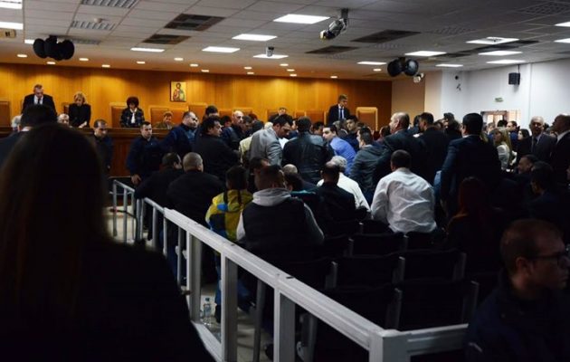 Το απόλυτο αλαλούμ στη δίκη της Χρυσής Αυγής – 3 Ιουνίου και βλέπουμε η συνέχεια