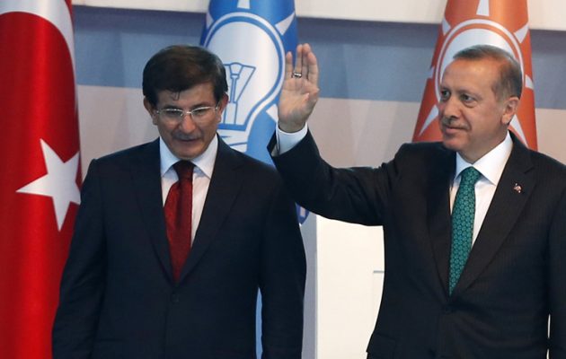 Τι έπαθε ο Ερντογάν με τον Νταβούτογλου “ξαφνικά”;