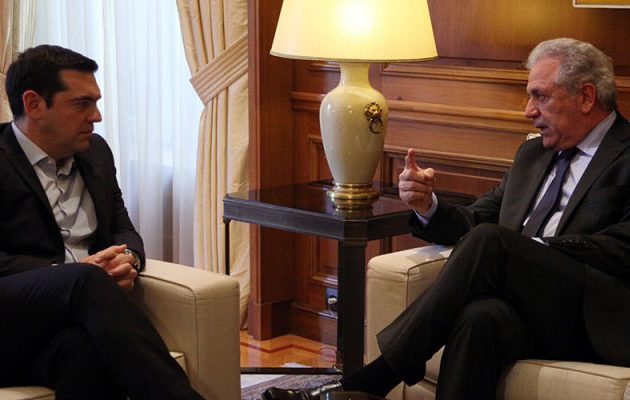 Τι ειπώθηκε στο τετ α τετ Τσίπρα – Αβραμόπουλου για το προσφυγικό