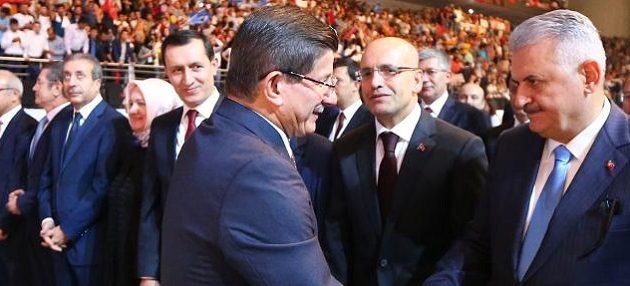 Παραιτήθηκε ο Νταβούτογλου, αναλαμβάνει ο Γιλντιρίμ