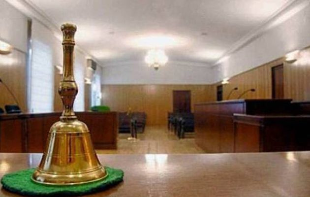 Aμετακίνητοι οι δικηγόροι – Παρατείνουν και άλλο την αποχή τους