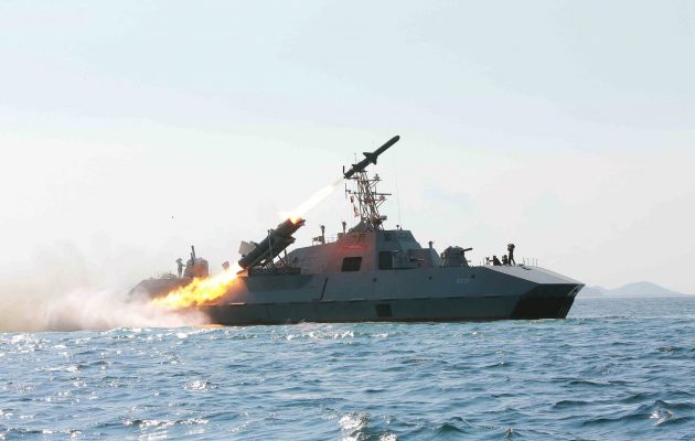 Έπεσαν πυρά από τη Νότια Κορέα προς σκάφος της Βορείου