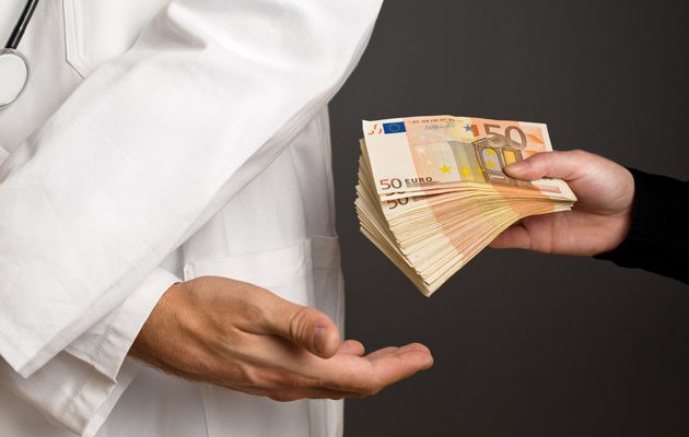 Ιπποκράτειο Νοσοκομείο: Συνελήφθη γιατρός που πήρε «φακελάκια» – Τον έχουν σε βίντεο