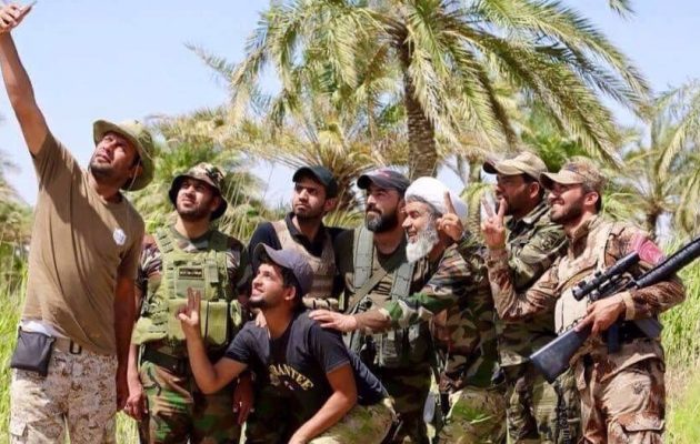Φαλούτζα: Οι Ιρακινοί βγάζουν selfie και κόβουν κεφάλια τζιχαντιστών (βίντεο + φωτο)