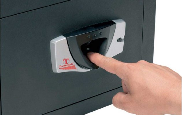 Γιατί οι Γερμανοί τρέχουν και αγοράζουν χρηματοκιβώτια