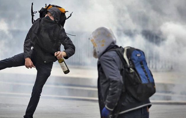 Πεδίο μάχης η Γαλλία για τα εργασιακά – Άγρια επεισόδια αστυνομίας – διαδηλωτών (βίντεο)