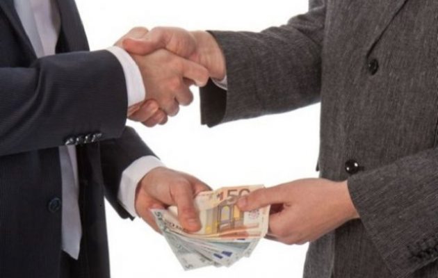 Εγκληματική οργάνωση “δάγκωνε” άγρια γνωστούς Έλληνες επιχειρηματίες