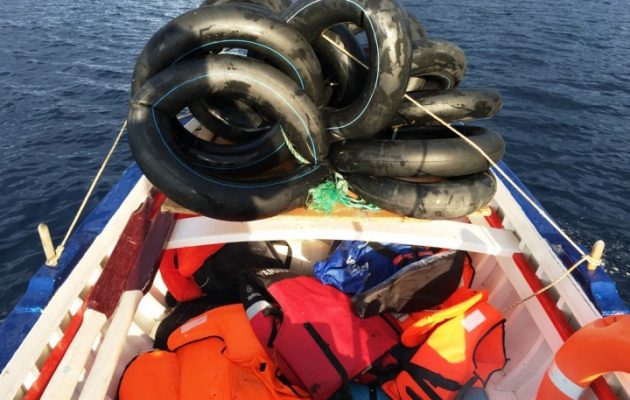 Πρόσφυγες προσπαθούν να φύγουν από τη Χίο κολυμπώντας!