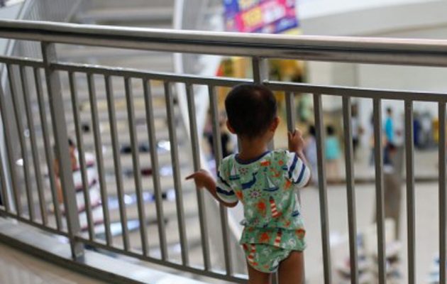 Aγοράκι ενός έτους έχει τρίχες στο σώμα και γεννητικά όργανα ενηλίκου