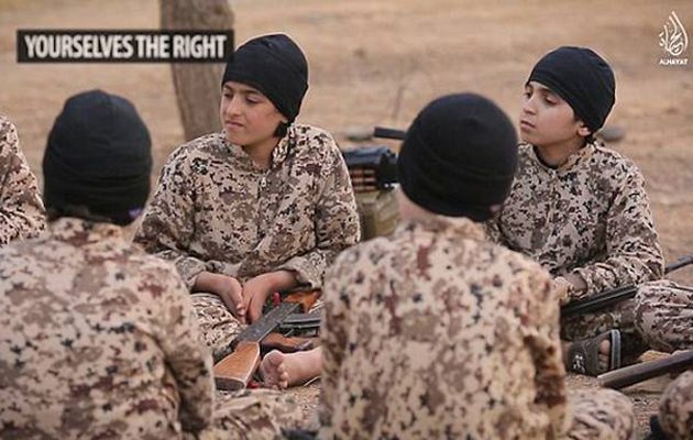 Ανήλικοι τζιχαντιστές με όπλα τραγουδούν και απειλούν με νέες επιθέσεις (βίντεο)