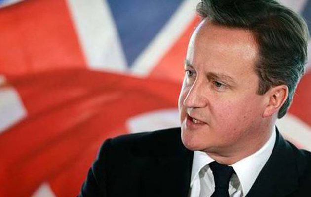 Κάμερον: Διχαστικός και ανόητος ο Τραμπ