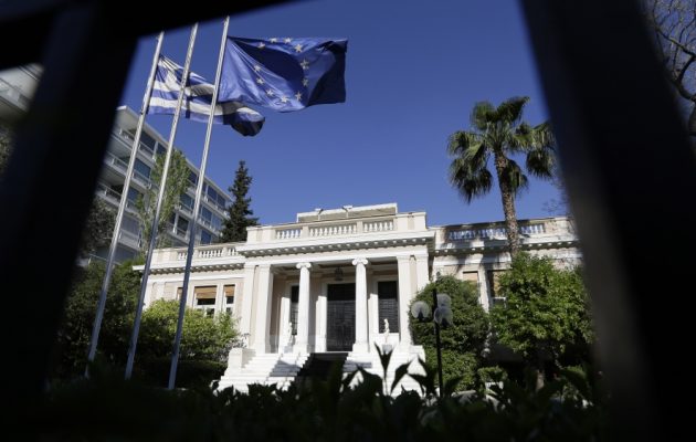 Der Spiegel: Τι θα γίνει στην Ελλάδα μετά την απατηλή ηρεμία του Αυγούστου
