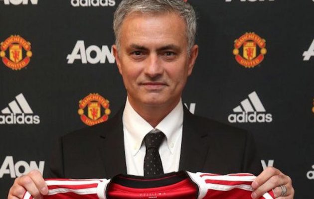 Ο Μουρίνιο ανέλαβε τη Μάντσεστερ Γιουνάιτεντ