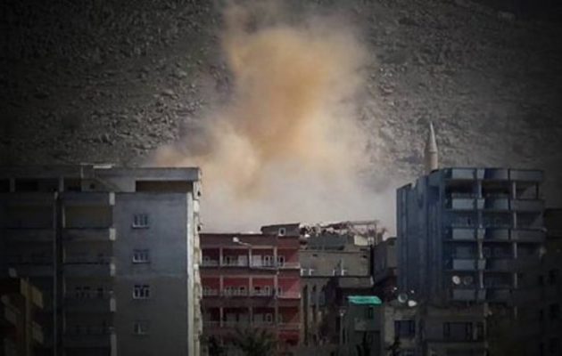 Οι Τούρκοι χτύπησαν με βόμβες φωσφόρου τη Νίσιβη – Οι Κούρδοι αντέχουν