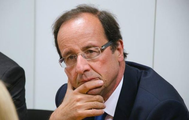 Ο Ολάντ υπόσχεται μειώσεις φόρων αλλά “βυθίζεται” στης δημοσκοπήσεις