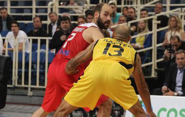 Ο Ολυμπιακός κέρδισε για τρίτη φορά την ΑΕΚ και πέρασε στους τελικούς