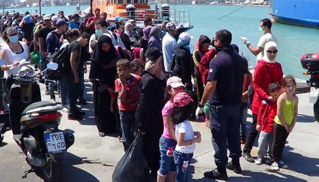 Να γίνει η Λέσβος προσφυγικό στρατόπεδο επιμένει ο Αυστριακός Κουρτς