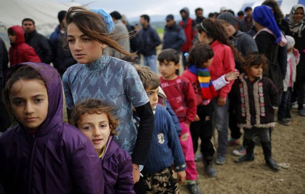 Η Βρετανία θα υποδεχθεί πρόσφυγες από την Ελλάδα