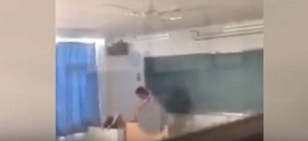 Καθηγητής το “κάνει” με φοιτήτριά του! (βίντεο)