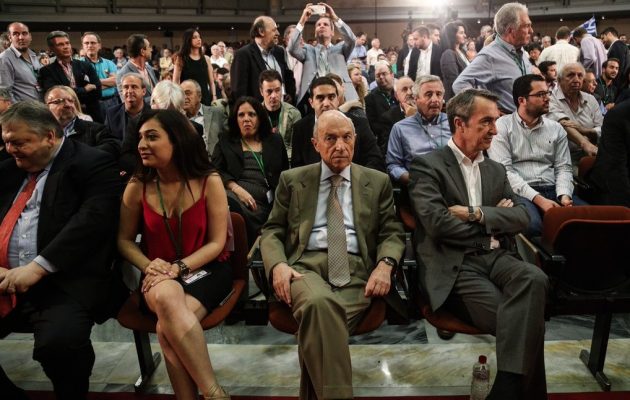 Και “από πάνω” ο Σημίτης που κατέστρεψε την Ελλάδα με το Χρηματιστήριο και το Ευρώ