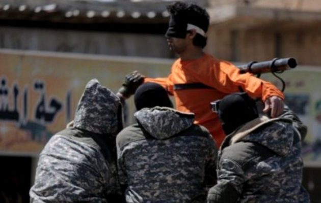 Το Ισλαμικό Κράτος σταύρωσε “συνεργάτη” των Κούρδων στη Μανμπίτζ