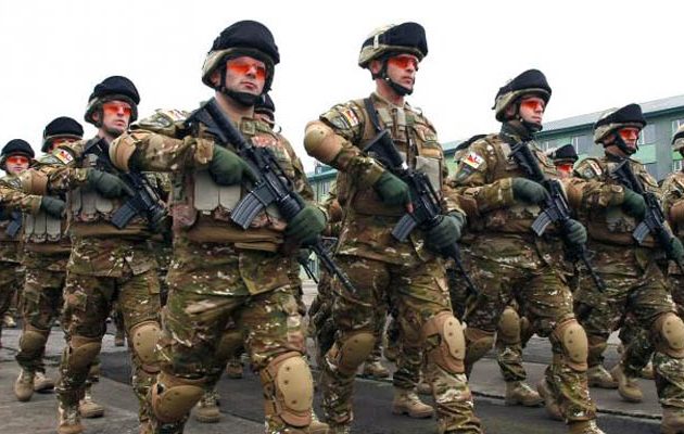 To ΝΑΤΟ στέλνει στρατό στα σύνορα με Ρωσία