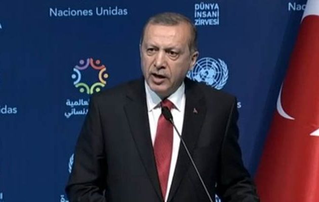 Αντίποινα Eρντογάν για τη βίζα: Παγώνει τη συμφωνία για τους πρόσφυγες