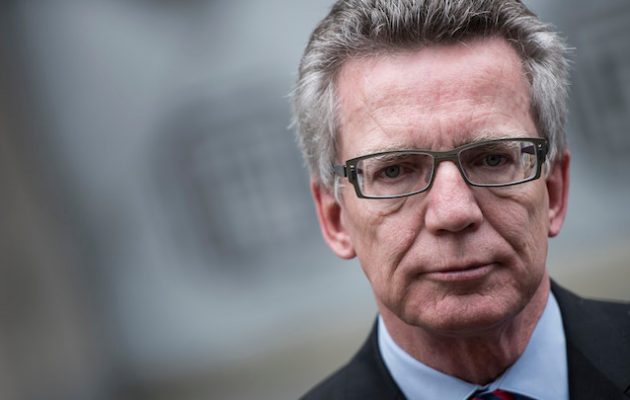 Ο Τόμας ντε Μεζιέρ κατήγγειλε τη «μερική αποβλάκωση της κοινωνίας»