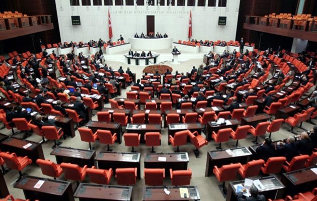 Αντίο δημοκρατία οριστικά στην Τουρκία – Αρχίζουν πολιτικές διώξεις