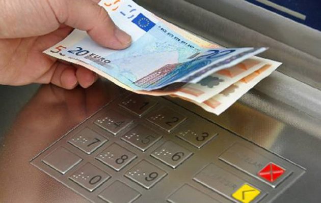 Χαλαρώνουν τα capital controls – Πρόταση για 550 ευρώ όριο ανάληψης