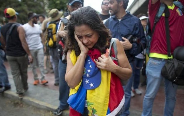 Τα 24 δολάρια το βαρέλι “τινάζουν στον αέρα” τη Βενεζουέλα