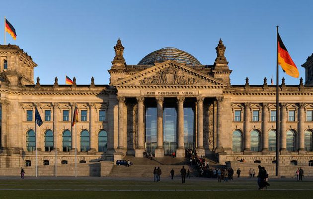 WSJ: Το Βερολίνο πιέζει το ΔΝΤ για την Ελλάδα