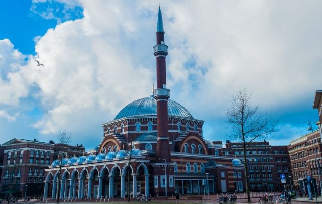Ο Ερντογάν εγκαινιάζει γιγάντιο τζαμί με το όνομα “Αγιά Σοφιά” στην Ολλανδία
