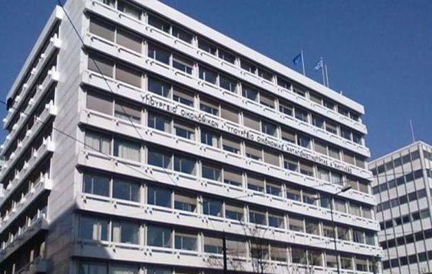 Το ΥΠΟΙΚ τρολάρει Πρώτο Θέμα: Ο πατέρας του Τσακαλώτου δεν είναι ο Μπάφετ